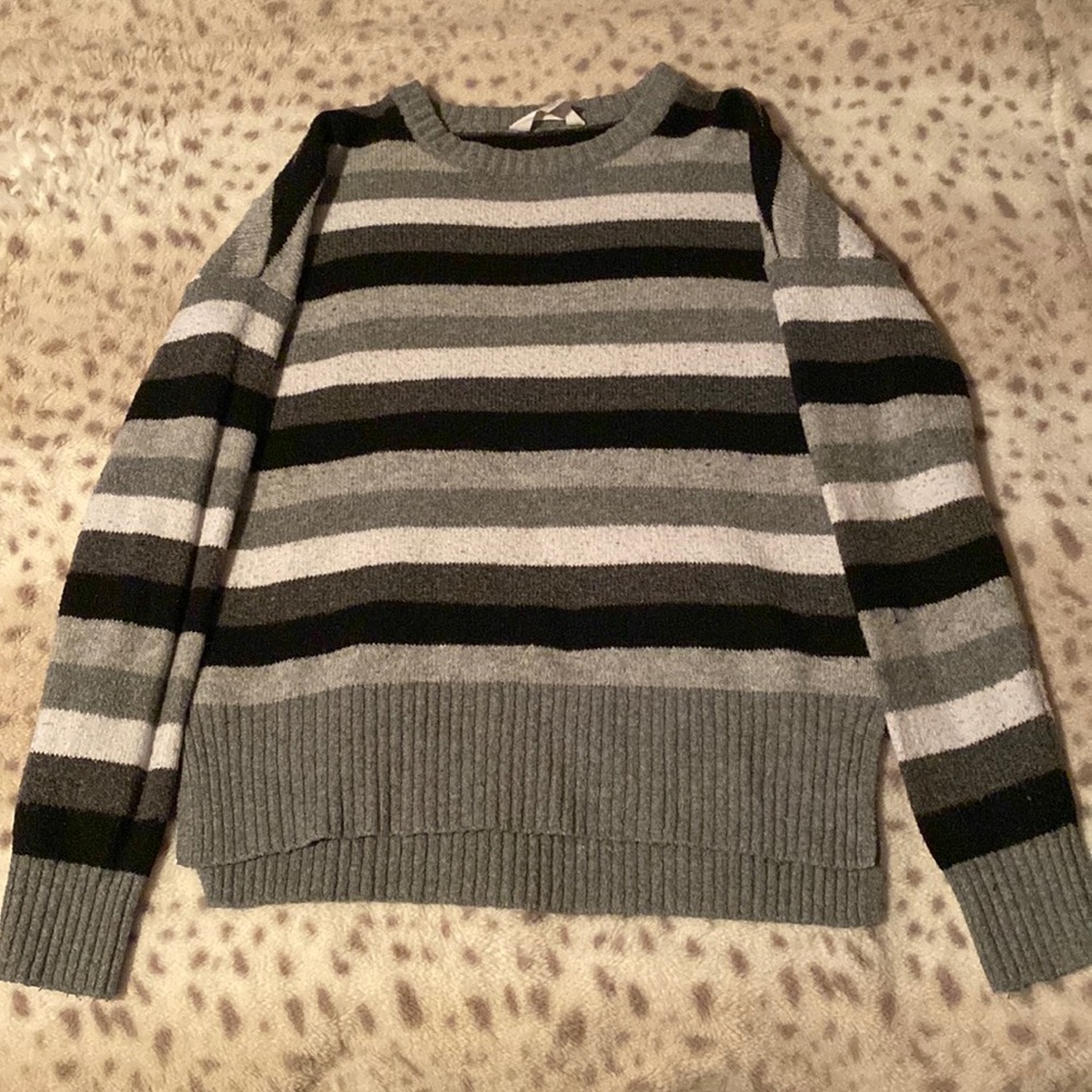 A really cute and cozy look and feel, who doesn’t love an oversized sweater.